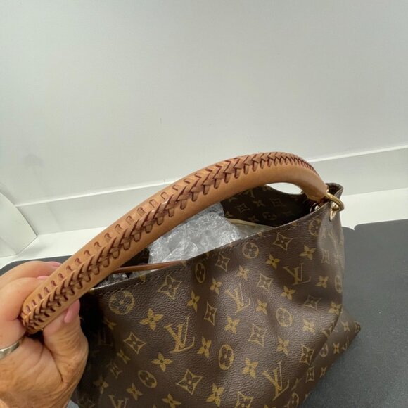 Louis Vuitton Artsy MM Monogram Shoulder Bag with Bag Charm (JB1298) - Picture 13 of 15